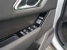 Land Rover Range Rover Velar thumbnail 15