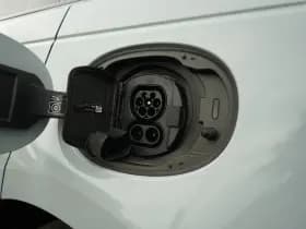 Land Rover Range Rover Velar thumbnail 26