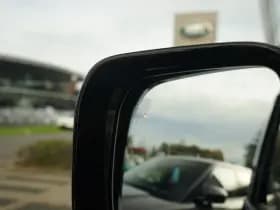 Land Rover Defender thumbnail 12