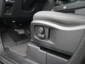 Land Rover Defender thumbnail 18