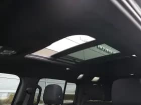 Land Rover Defender thumbnail 29