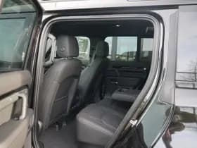 Land Rover Defender thumbnail 5