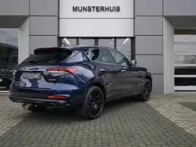 Maserati Levante thumbnail 2