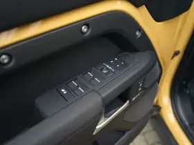 Land Rover Defender thumbnail 16