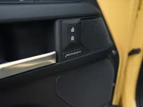 Land Rover Defender thumbnail 17