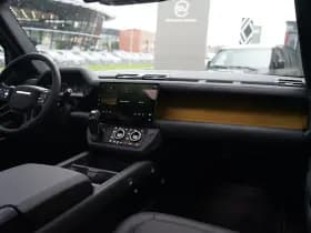 Land Rover Defender thumbnail 3