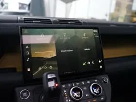 Land Rover Defender thumbnail 23