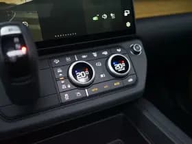 Land Rover Defender thumbnail 27