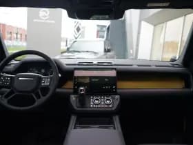 Land Rover Defender thumbnail 4