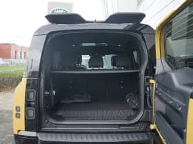 Land Rover Defender thumbnail 32