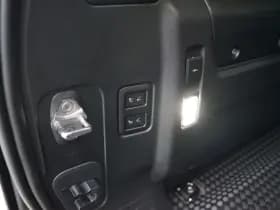Land Rover Defender thumbnail 33