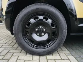 Land Rover Defender thumbnail 9