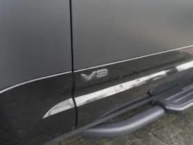 Land Rover Defender thumbnail 13