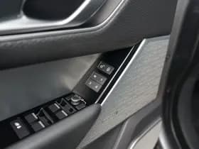 Land Rover Range Rover Velar thumbnail 15