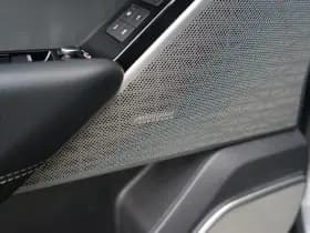 Land Rover Range Rover Velar thumbnail 16
