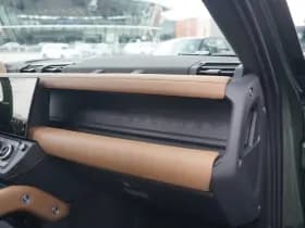 Land Rover Defender thumbnail 12