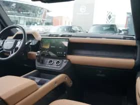 Land Rover Defender thumbnail 3