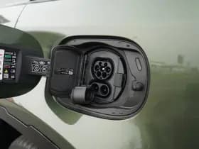 Land Rover Defender thumbnail 30
