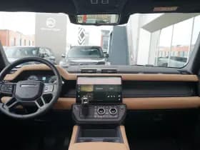 Land Rover Defender thumbnail 4