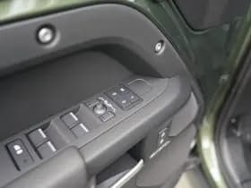Land Rover Defender thumbnail 16