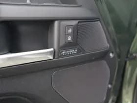 Land Rover Defender thumbnail 17