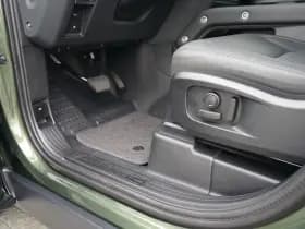 Land Rover Defender thumbnail 18