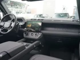 Land Rover Defender thumbnail 3