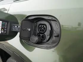 Land Rover Defender thumbnail 30