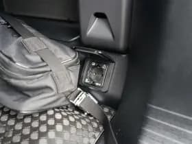 Land Rover Defender thumbnail 33