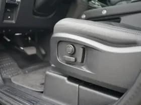 Land Rover Defender thumbnail 18