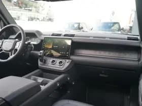 Land Rover Defender thumbnail 3