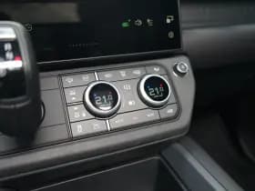 Land Rover Defender thumbnail 26