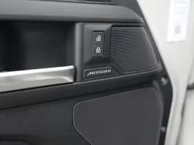 Land Rover Defender thumbnail 17