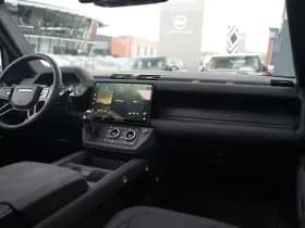 Land Rover Defender thumbnail 3