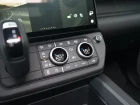 Land Rover Defender thumbnail 25