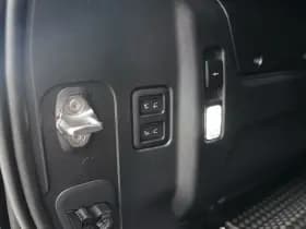Land Rover Defender thumbnail 29