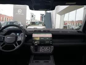 Land Rover Defender thumbnail 4