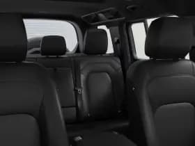 Land Rover Defender thumbnail 5