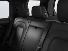 Land Rover Defender thumbnail 6