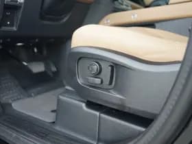 Land Rover Defender thumbnail 18