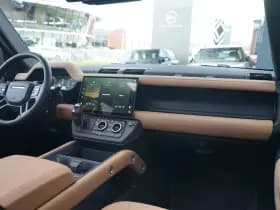Land Rover Defender thumbnail 3