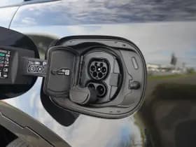 Land Rover Defender thumbnail 31
