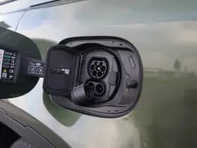 Land Rover Defender thumbnail 24