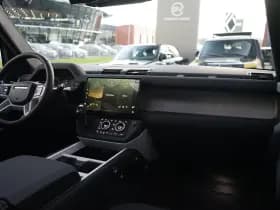 Land Rover Defender thumbnail 3