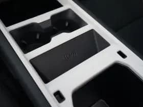 Land Rover Defender thumbnail 23