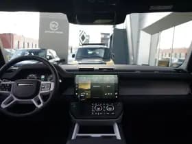 Land Rover Defender thumbnail 4