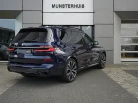 BMW X7 thumbnail 2