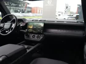 Land Rover Defender thumbnail 3