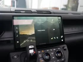 Land Rover Defender thumbnail 24