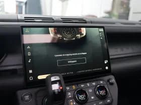 Land Rover Defender thumbnail 29